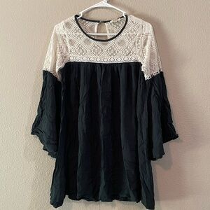 Umgee Green and White Lace Panel Dress